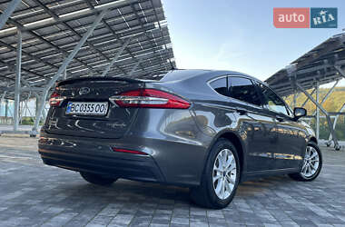 Седан Ford Fusion 2018 в 