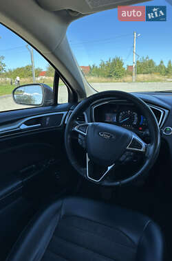 Седан Ford Fusion 2017 в 