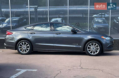 Седан Ford Fusion 2017 в 