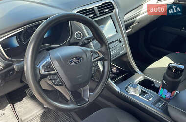 Седан Ford Fusion 2017 в 