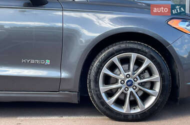 Седан Ford Fusion 2017 в 