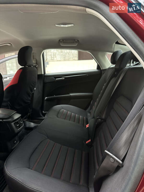 Седан Ford Fusion 2015 в Львові