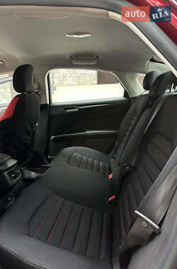 Седан Ford Fusion 2015 в 