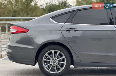 Седан Ford Fusion 2020 в 
