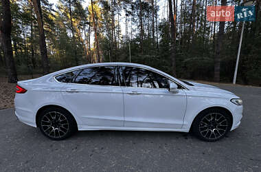 Седан Ford Fusion 2014 в 