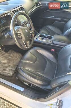 Седан Ford Fusion 2017 в 
