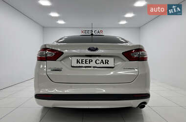 Седан Ford Fusion 2015 в 