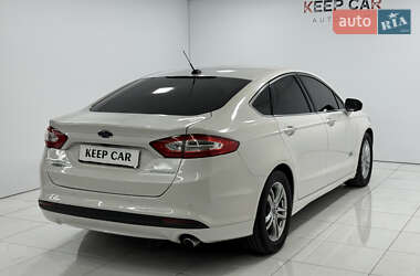 Седан Ford Fusion 2015 в 