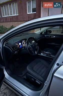 Седан Ford Fusion 2017 в 