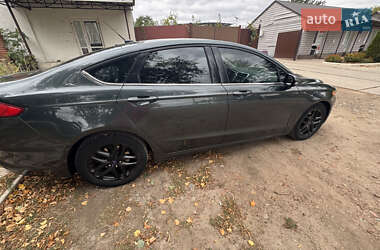 Седан Ford Fusion 2015 в 
