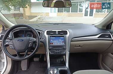 Седан Ford Fusion 2016 в 