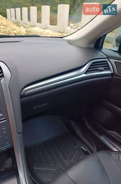 Седан Ford Fusion 2013 в 