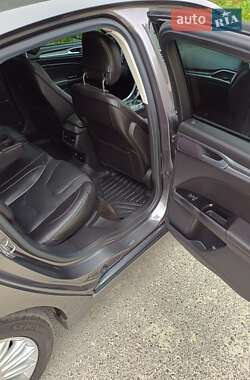 Седан Ford Fusion 2013 в 