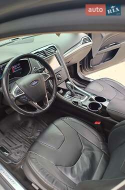 Седан Ford Fusion 2013 в 