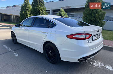 Седан Ford Fusion 2013 в 