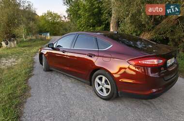 Седан Ford Fusion 2015 в 