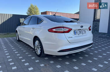Седан Ford Fusion 2015 в 
