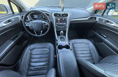 Седан Ford Fusion 2015 в 