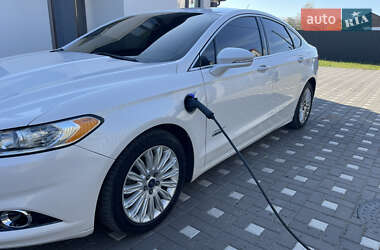 Седан Ford Fusion 2015 в 