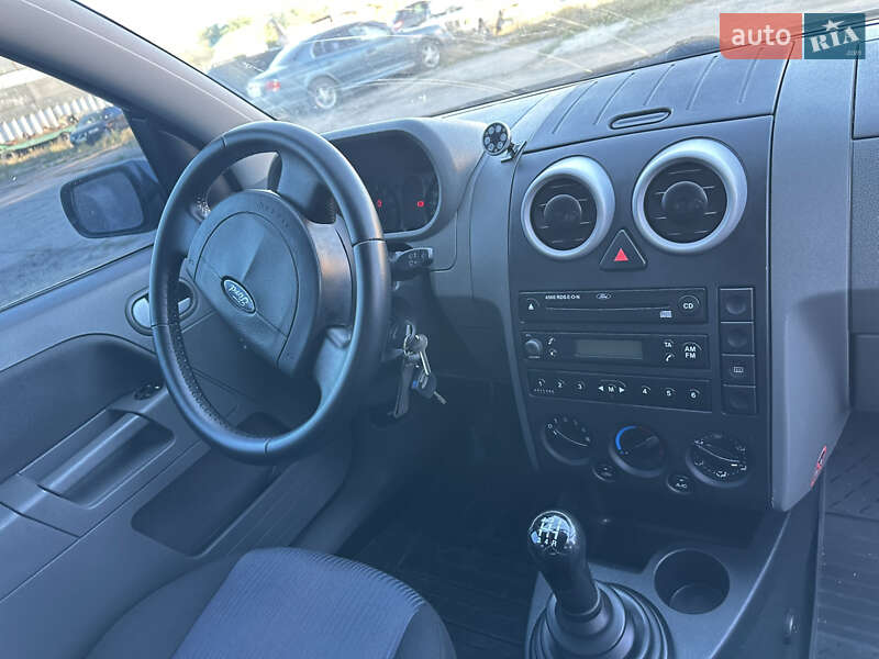 Хэтчбек Ford Fusion 2003 в Нежине