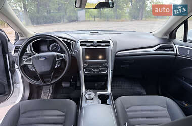 Седан Ford Fusion 2017 в 