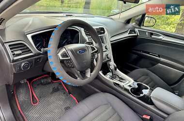 Седан Ford Fusion 2013 в 