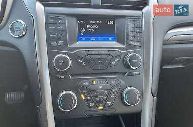 Седан Ford Fusion 2017 в 