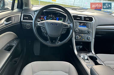 Седан Ford Fusion 2017 в 