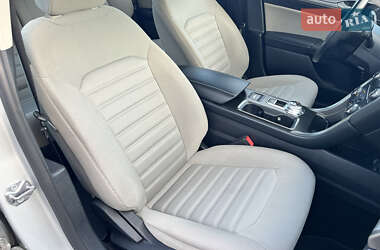 Седан Ford Fusion 2017 в 