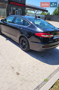 Седан Ford Fusion 2019 в 