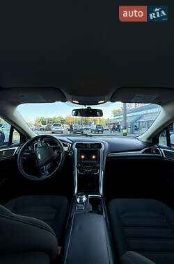 Седан Ford Fusion 2017 в 