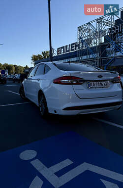 Седан Ford Fusion 2017 в 