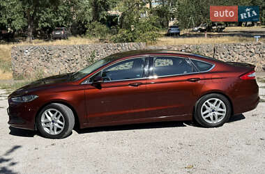 Седан Ford Fusion 2016 в 