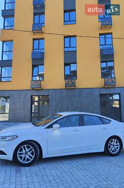 Седан Ford Fusion 2015 в 