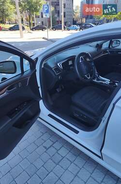 Седан Ford Fusion 2015 в 