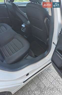 Седан Ford Fusion 2015 в 