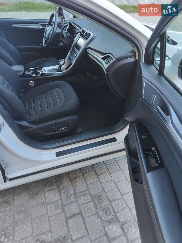 Седан Ford Fusion 2015 в Запоріжжі