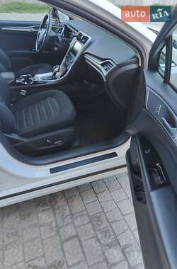 Седан Ford Fusion 2015 в 