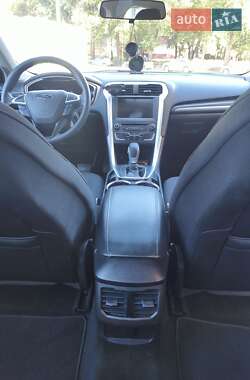 Седан Ford Fusion 2015 в 