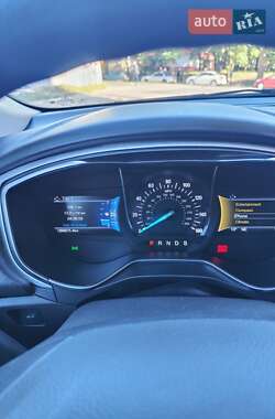 Седан Ford Fusion 2015 в 