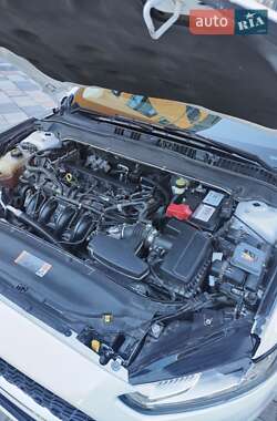 Седан Ford Fusion 2015 в 