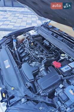 Седан Ford Fusion 2015 в 