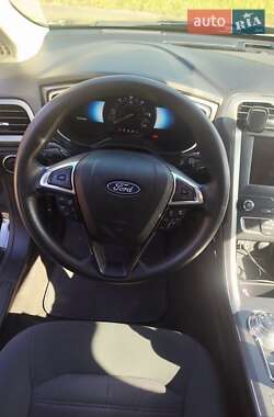 Седан Ford Fusion 2019 в 