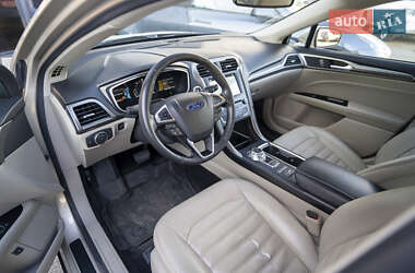 Седан Ford Fusion 2016 в 