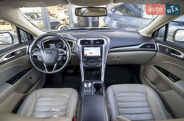 Седан Ford Fusion 2016 в 