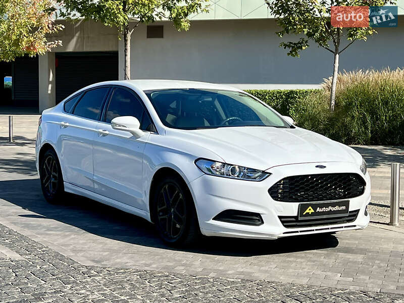 Седан Ford Fusion 2015 в 
