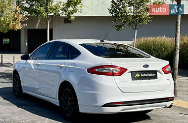 Седан Ford Fusion 2015 в 