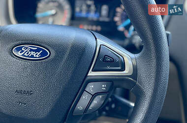 Седан Ford Fusion 2015 в 