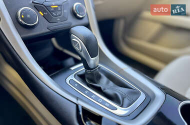 Седан Ford Fusion 2015 в 
