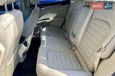 Седан Ford Fusion 2015 в 